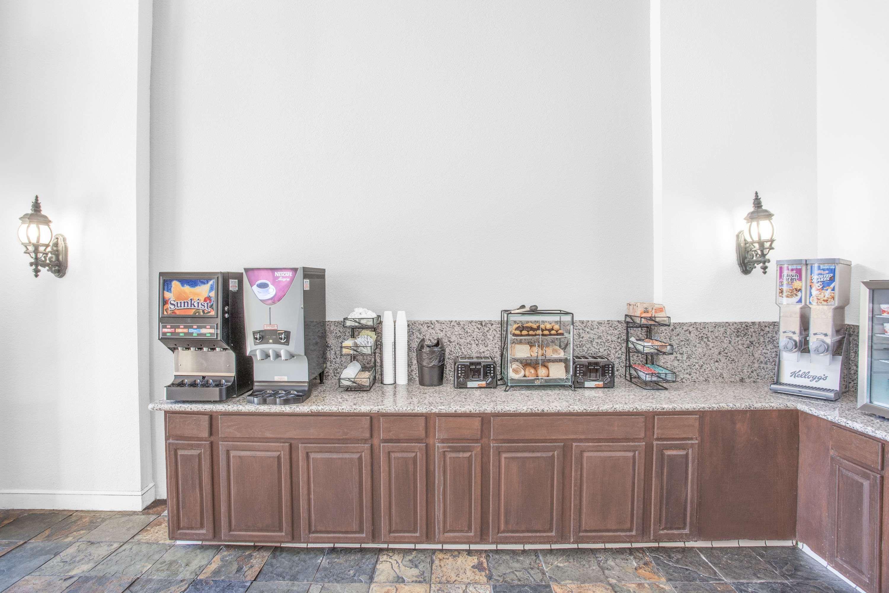 Ramada By Wyndham Barstow Hotel Eksteriør billede