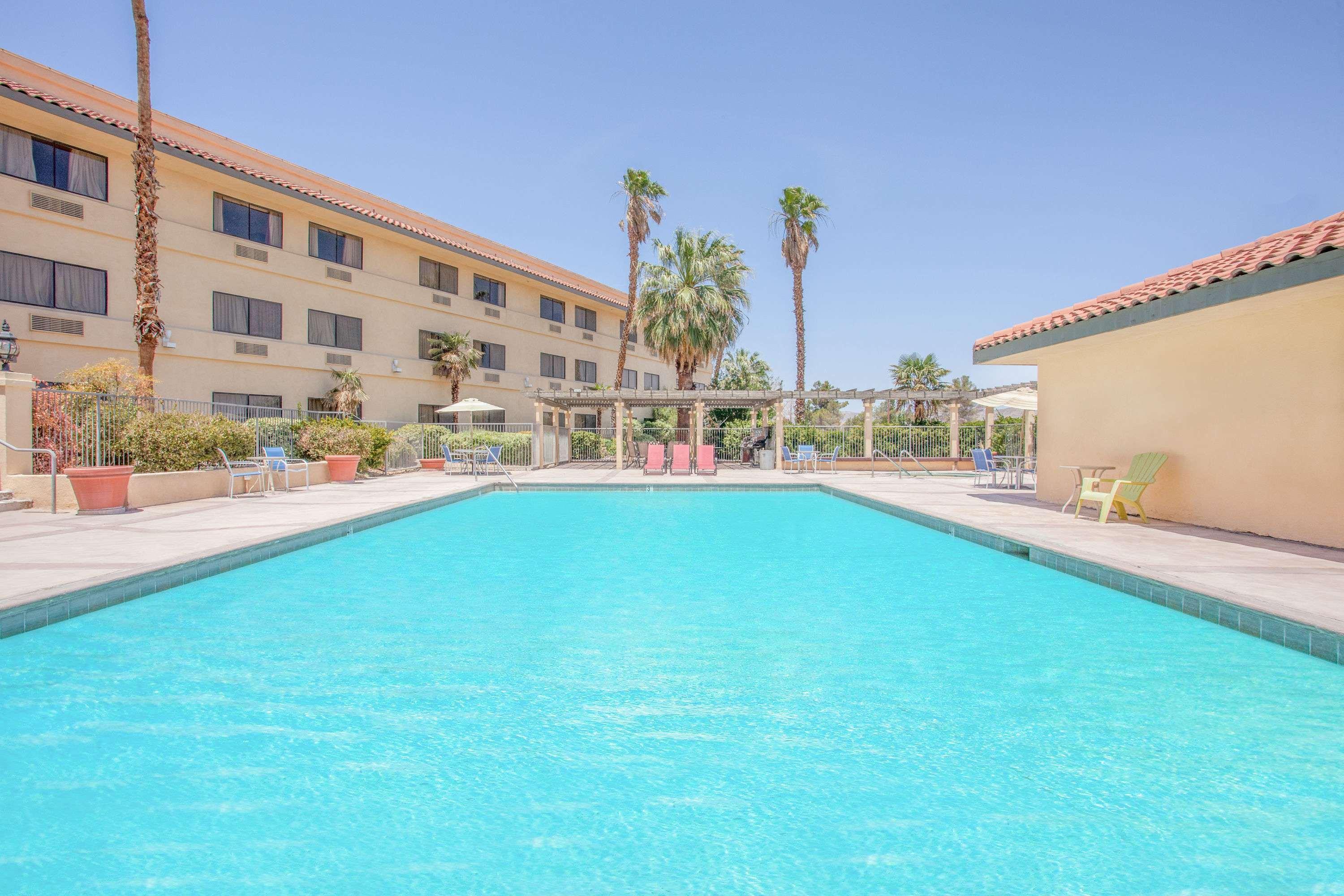 Ramada By Wyndham Barstow Hotel Eksteriør billede
