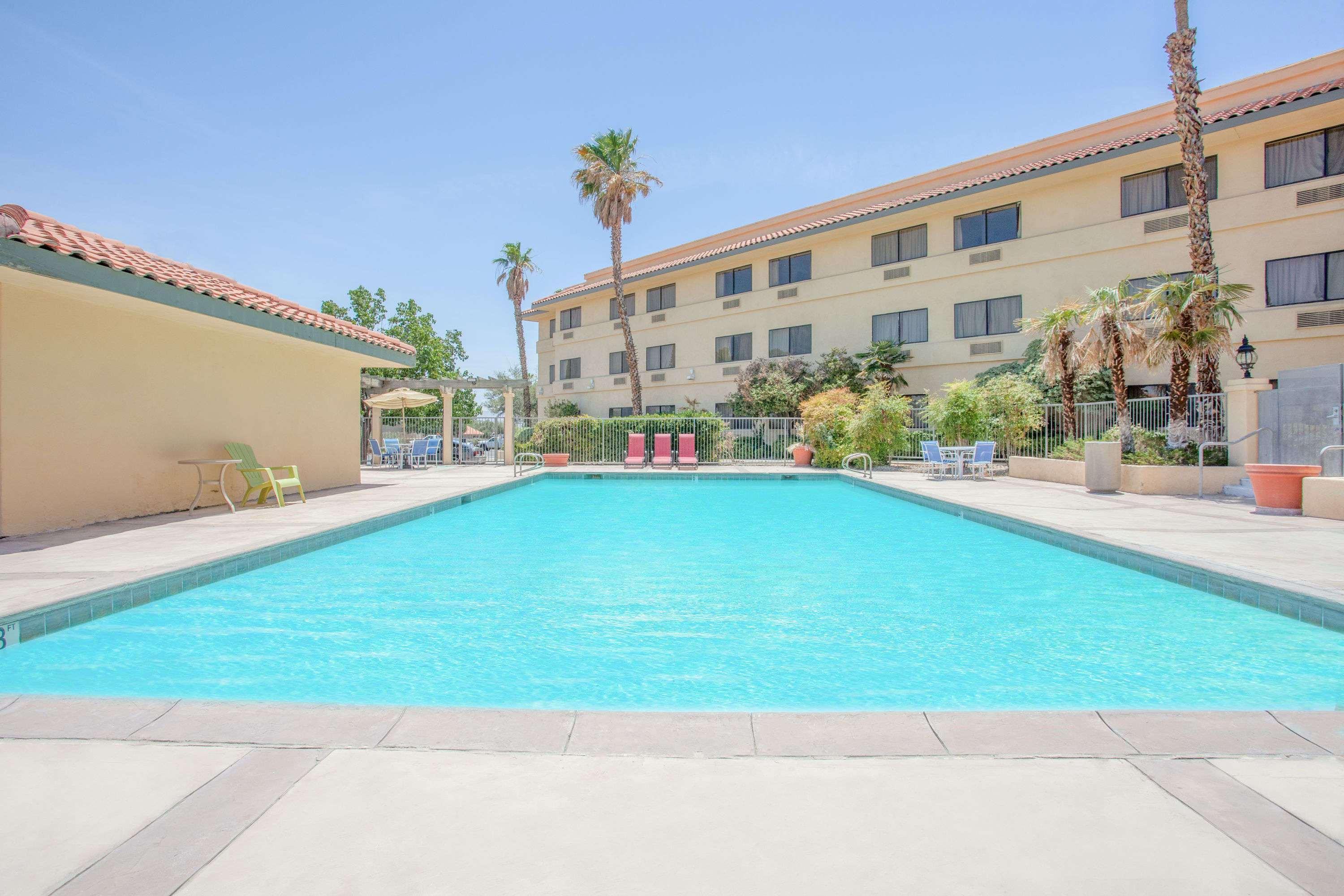 Ramada By Wyndham Barstow Hotel Eksteriør billede